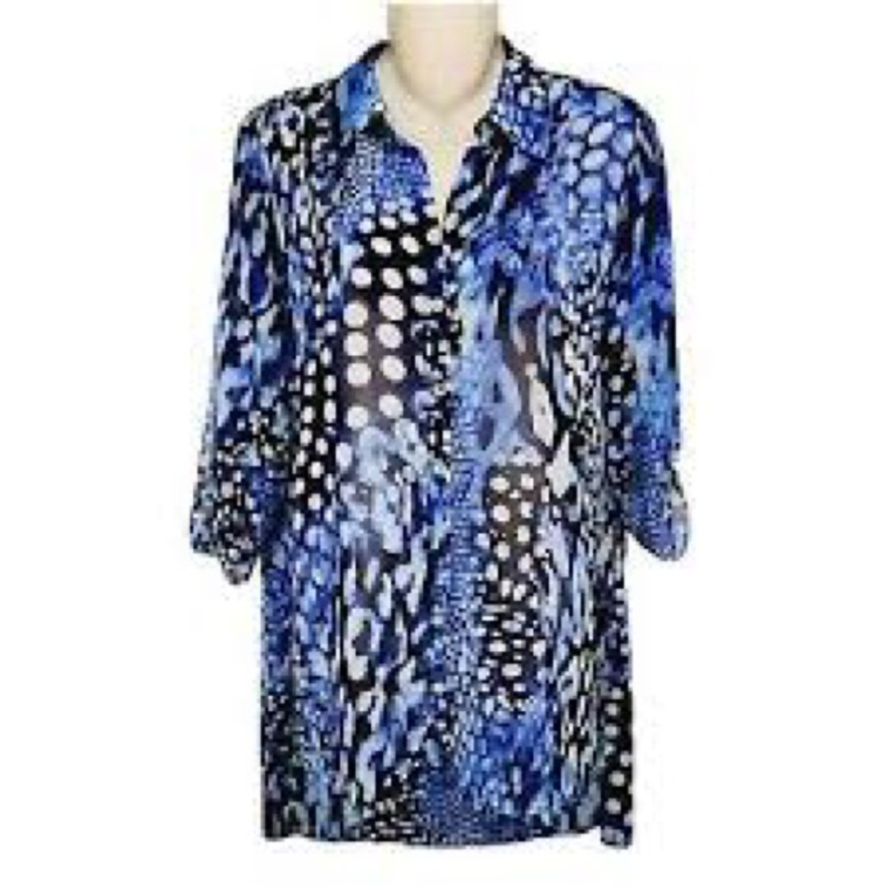 Chico's Navy and White Abstract Top over size in very nice condition
